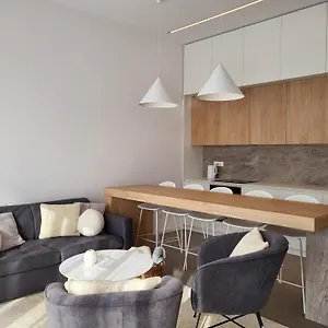 https://apt-firefly-luxury-with-private-whirlpool.hotelinzadar.com